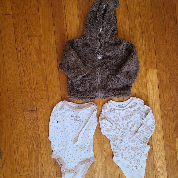 Baby onesie and  cozy jacket - Picture 6 of 15
